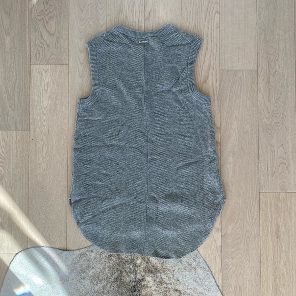 Hi Lo Cashmere MK sweater Vest - Picture 2 of 4